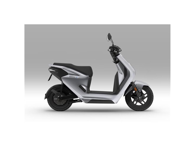 ホンダ EM1 e: 電動スクーター 中古 356km リアBOX付き バッテリー良好（ バッテリー×1と充電器×2付属）宮崎市 ホンダ】原付一種の電動二輪パーソナルコミューター「EM1 e:」を発売