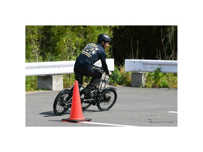 電アシ自転車ともバイクとも全く違う乗り味、カワサキの電動3輪
