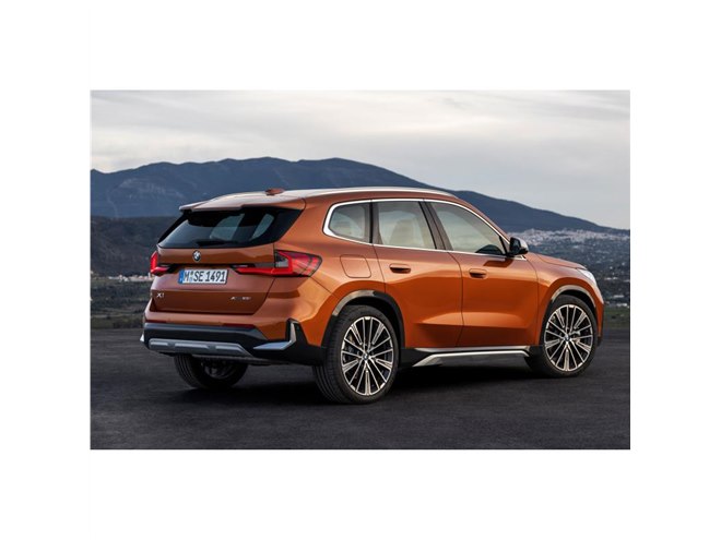 �uBMW X1�v��2���b�^�[�f�B�[�[���́uxDrive20d�v�ǉ��ݒ�