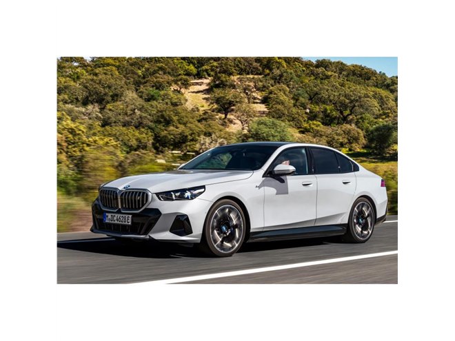 BMWが新型「5シリーズ」の初期生産限定モデル「ザ・ファースト