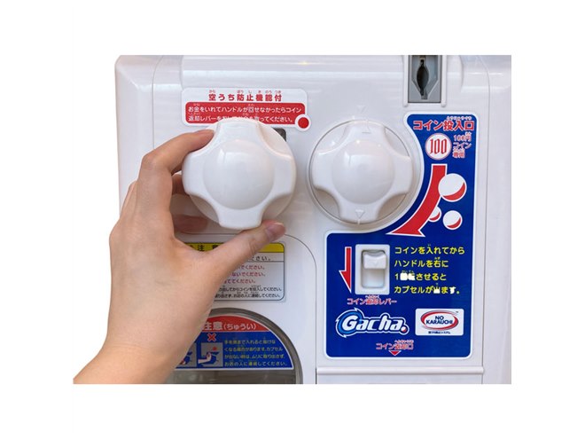 タカラトミー、カプセル自販機のハンドル部を再現した“回せる”カプセル