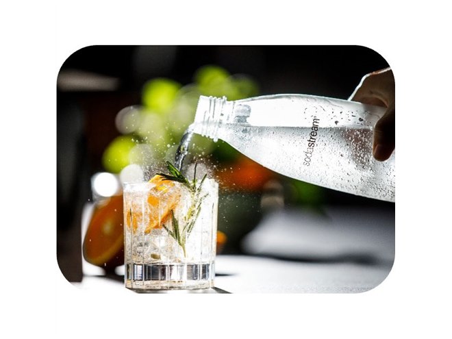 ワンタッチで炭酸を注入して強さも選べる、電動ソーダストリーム「E