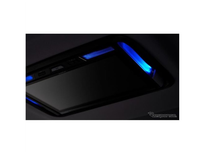 大画面で臨場感あふれる映像、フリップダウンモニター3機種発売