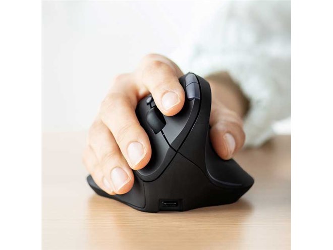 サンワ、Bluetooth/2.4GHzの切り替えが可能なエルゴノミクスマウス