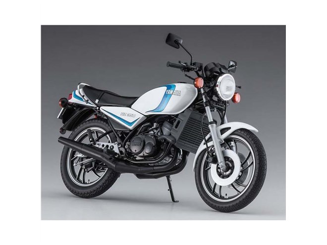 1981年登場の350ccエンジン搭載「ヤマハ RZ350（4U0）」模型、本日7/15から発売 - 価格.com