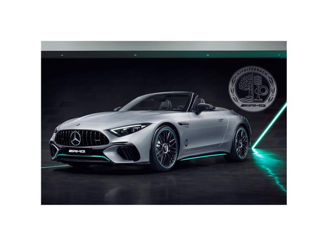 F1マシンのカラーリングを採用した限定車「メルセデスAMG SL63