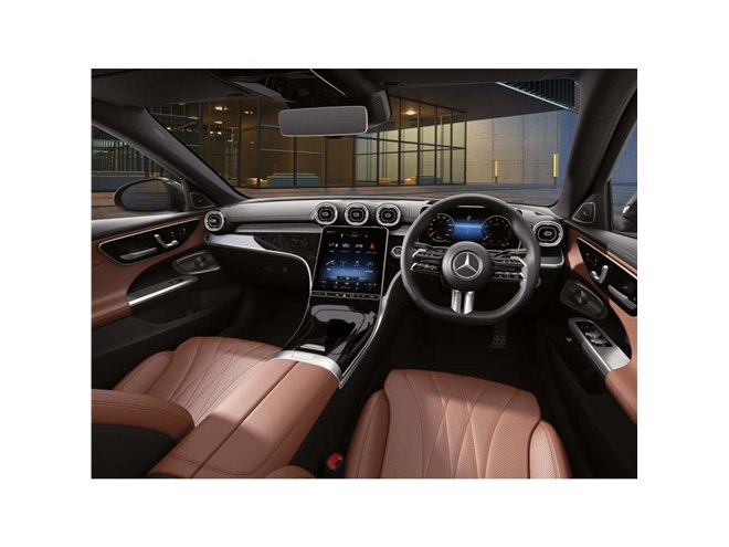 装備を充実させた最上級の「メルセデス・ベンツCクラス セダン」 200台