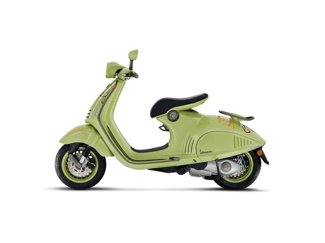 巨大なウサギマークが目印！ 「ベスパ946」に誕生10周年＆卯年の記念