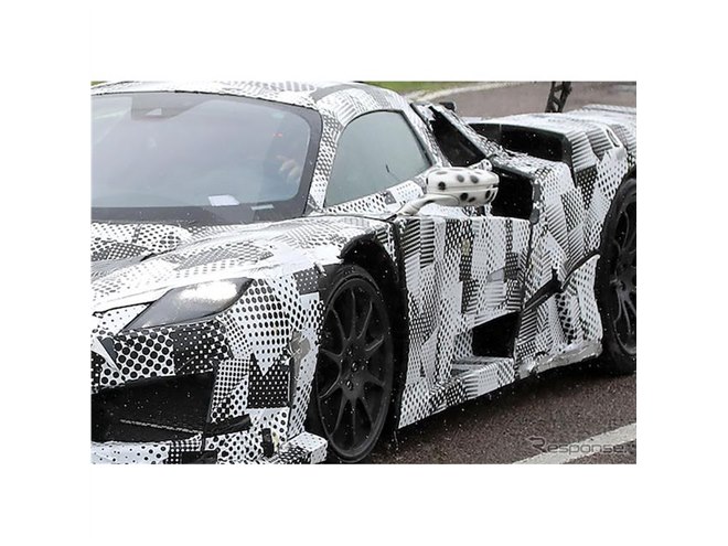 サイドミラーは「101匹ワンちゃん」？『ラ・フェラーリ』後継モデルは3