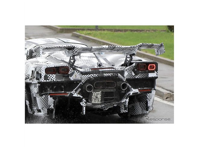 サイドミラーは「101匹ワンちゃん」？『ラ・フェラーリ』後継モデルは3