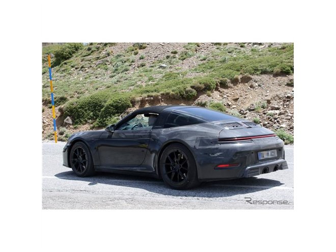 ポルシェ 911 初のハイブリッド化へ！「992.2」世代タルガをスクープ