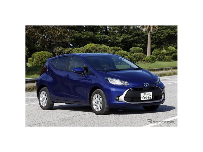 アクア vs フィット 比較】トヨタとホンダの人気コンパクトカーを