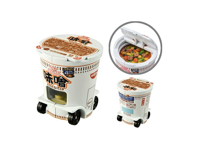 カップヌードル」のドリームトミカ、Wタブになって登場！ カレーや