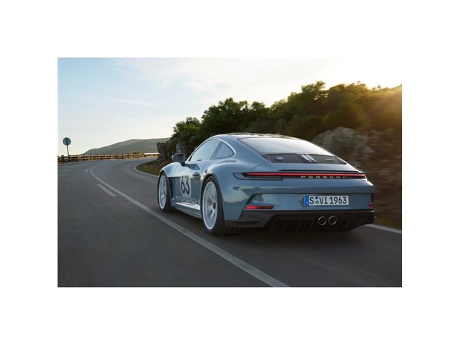 ポルシェ911」の60周年記念限定車「911 S/T」が登場 「GT3」ベースの超
