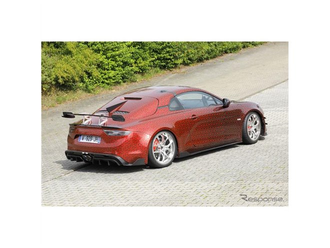 これがアルピーヌ『A110』最終章か…？ 時速300km超えの究極モデルを