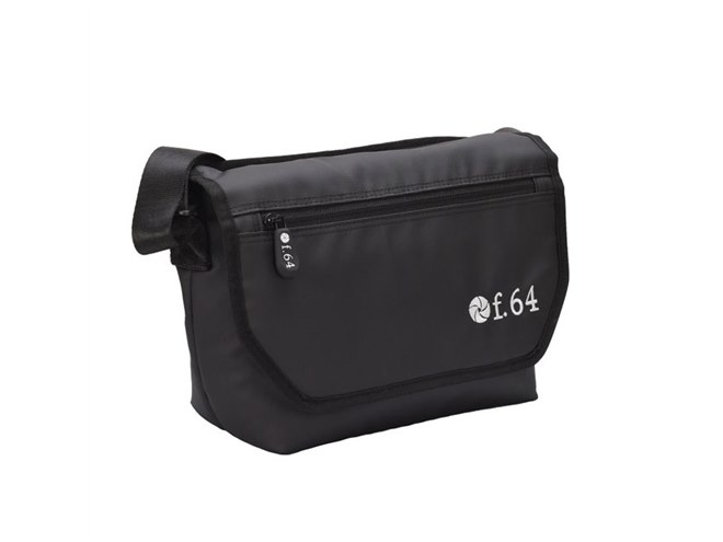 エツミ、バッテリーグリップ付き一眼＋600mm望遠ズームを収納できる