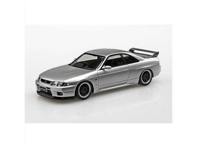 スカイライン GT-R シルバー ブラックホイール AOSHIMA、カスタムホイール＆タイヤ仕様の「R33スカイラインGT-R