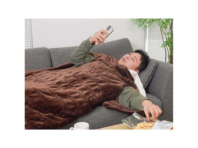 毛布をかけたまま腕を通せる、ヒーター内蔵の「だら活毛布」が