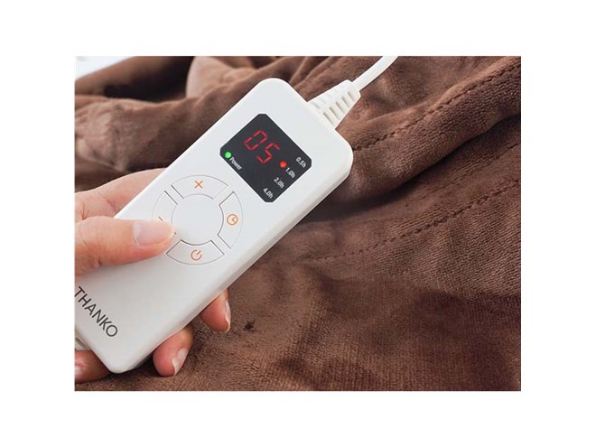 毛布をかけたまま腕を通せる、ヒーター内蔵の「だら活毛布」が発売