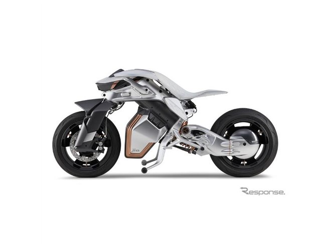 ヤマハが3輪EVオープンカー出展、最新の自律走行バイクなど6モデルも初