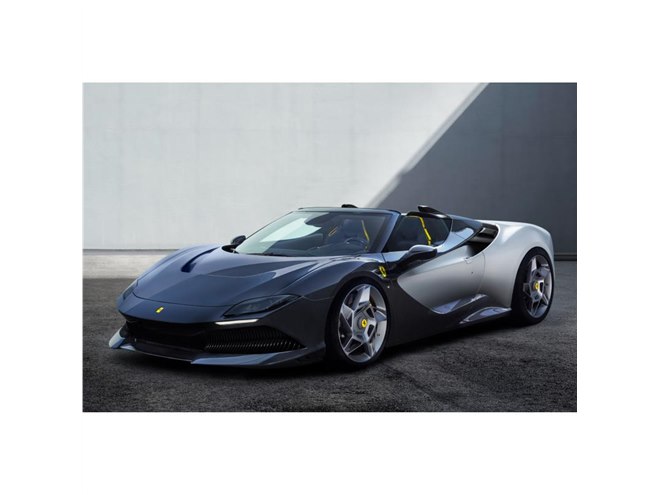 フェラーリが新たなワンオフモデル「SP-8」を発表 大胆なボディー