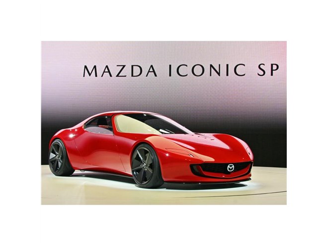 マツダが小型電動スポーツカーのショーモデル「アイコニックSP」を発表