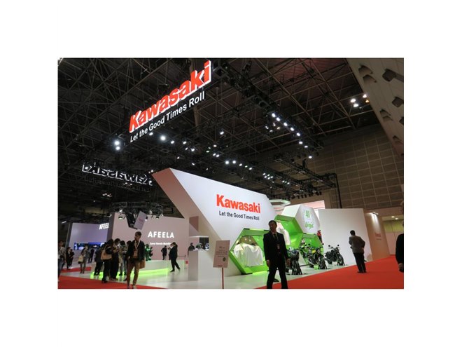 カワサキが5台のバイクを世界初公開 日本初公開となる電動バイクも出展