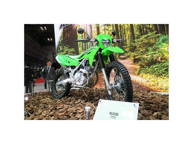 カワサキが5台のバイクを世界初公開 日本初公開となる電動バイクも出展