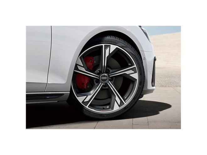 RS」モデルを想起させる「アウディA4／A5」の限定車「Sライン