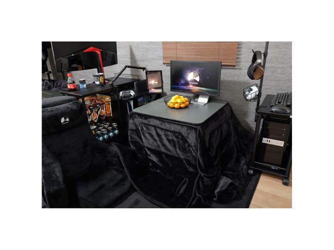 こたつと全身が一体化、「ゲーミングこたつ環境」を構築できる“着る