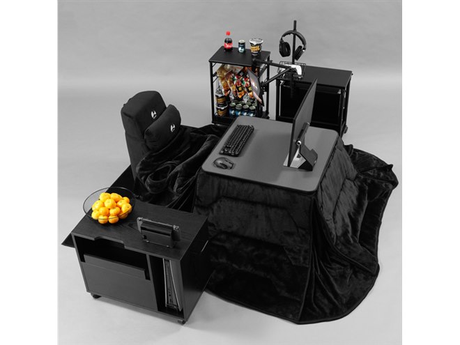 こたつと全身が一体化、「ゲーミングこたつ環境」を構築できる“着る