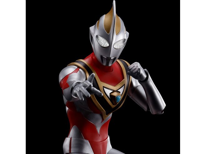 ウルトラマンガイア」V2が真骨彫製法にて登場、権藤俊輔氏の身体を