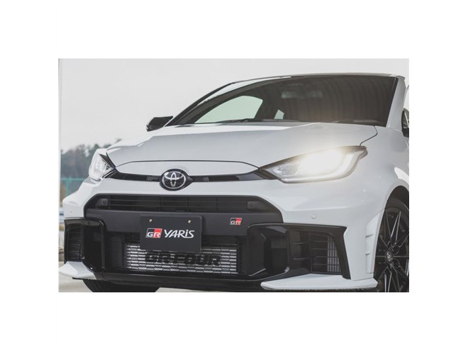 トヨタ　ヤリス　2020~2024フロントグリル ブラック カーボンフ トヨタ ヤリス 2020~2024フロントグリル ブラック カーボンフ