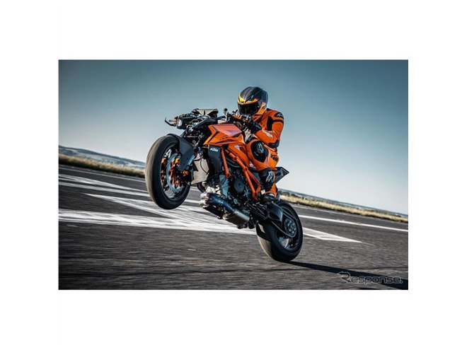KTMデュークシリーズ30周年、新フラッグシップ『1390スーパーデュークR