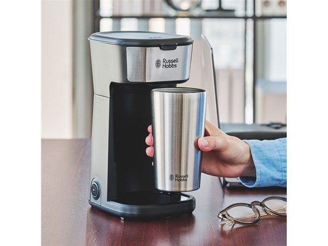 専用タンブラーに直接コーヒーを注ぐ「タンブラードリップ」が