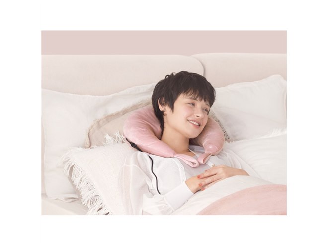 アテックス、約800gとコンパクトで軽い「ホットネックマッサージピロー