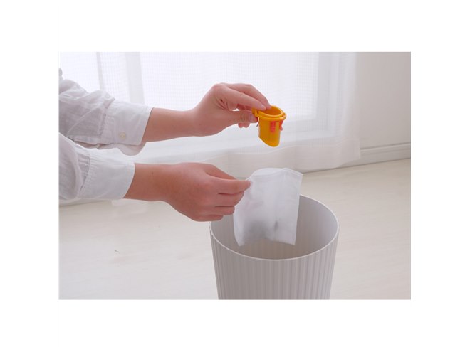 アイリスオーヤマ、軽量約1.1kgで強力吸引の充電式紙パッククリーナー