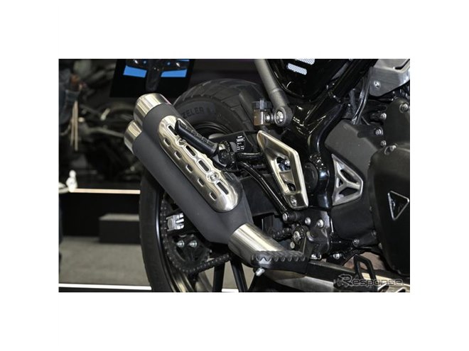 トライアンフ スクランブラー900パッド付きハンドルバーブレース