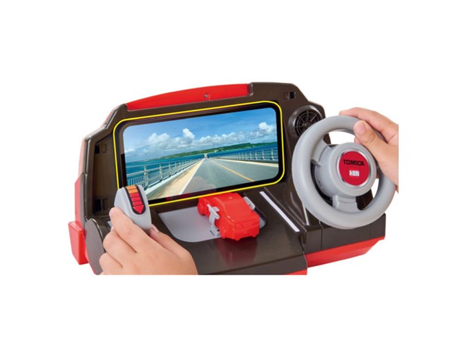 トミカ」の遊びが広がる「トミカを運転！ハンドルドライバー」が本日4