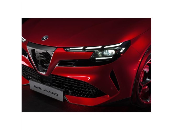 ブランド初のBEVも用意！ アルファ・ロメオから新型コンパクトSUV