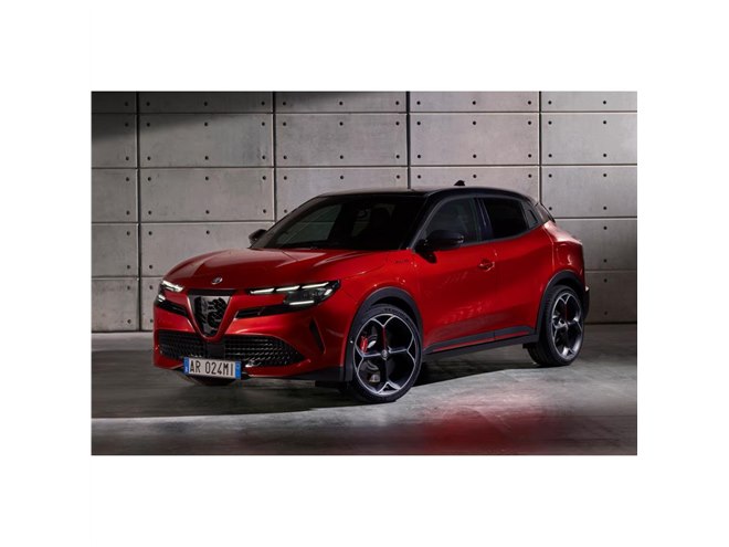 ブランド初のBEVも用意！ アルファ・ロメオから新型コンパクトSUV