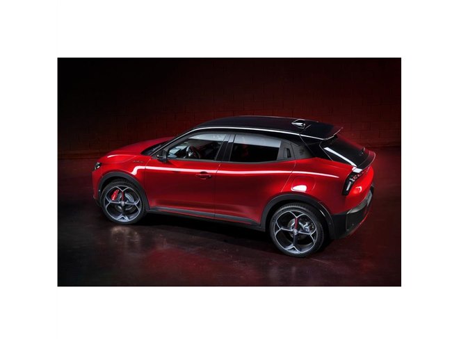 アルファ・ロメオの新型コンパクトSUV「ミラノ」がデビュー5日で