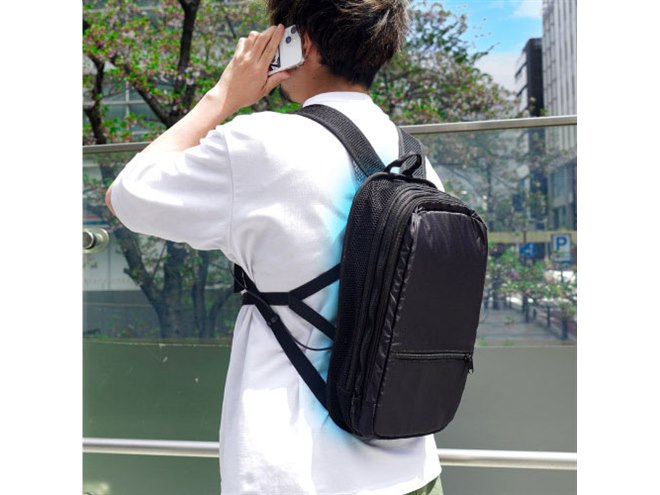 背中をひんやり冷やす、冷却プレート搭載“リュック型クーラー”が