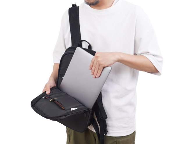 背中をひんやり冷やす、冷却プレート搭載“リュック型クーラー”が