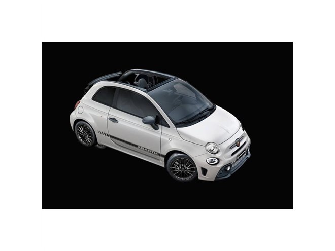 オープントップ＋MT仕様の限定車「アバルトF595C」の第2弾が登場