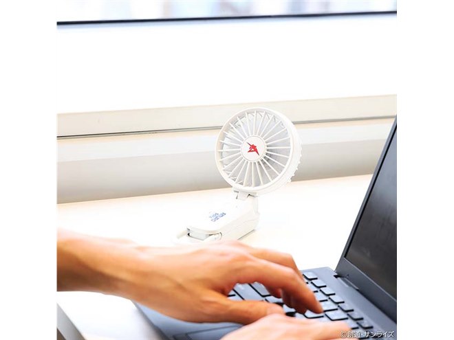 この風力は伊達じゃない！」、ガンダム仕様のハンディファン2機種