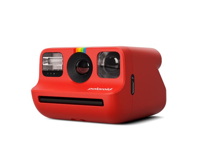 手のひらに収まる、重さ239gのインスタントカメラ「Polaroid Go