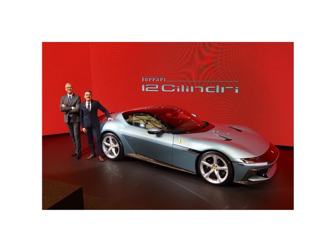 自然吸気の12気筒エンジン搭載 フェラーリの新型スーパースポーツ「12 自然吸気の12気筒エンジン搭載 フェラーリの新型スーパースポーツ「12