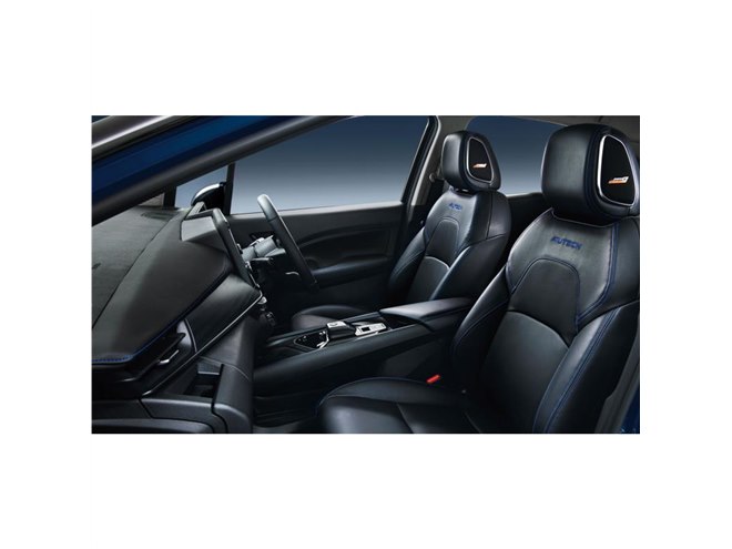 日産ノート オーラ」にカスタマイズモデル「AUTECH」が新設定 - 価格.com