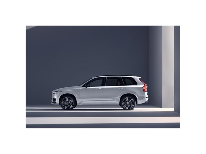 ボルボが「XC90」の一部仕様と価格を変更 グレード名もリニューアル